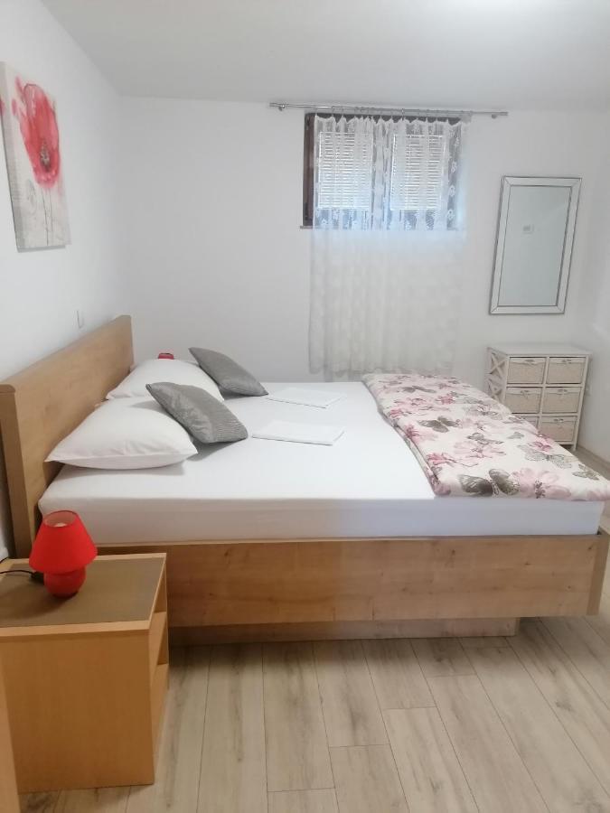 Maris Apartment *
